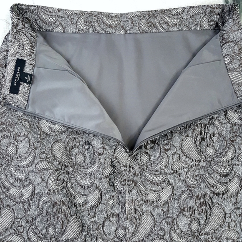 ANN TAYLOR Med Floral Silver Pencil Skirt